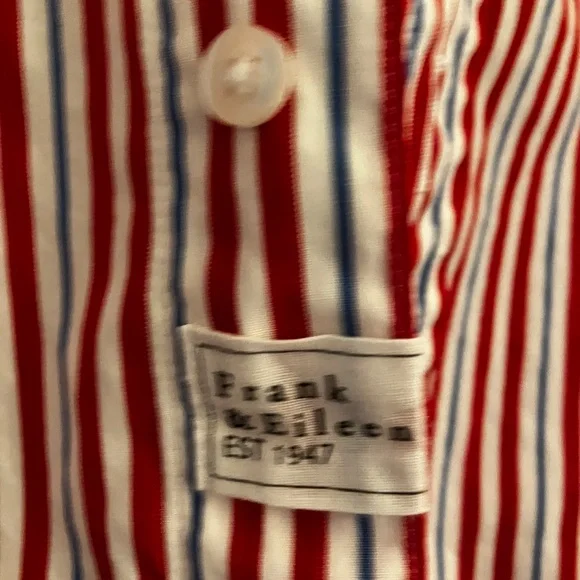 Frank & Eileen Silvio Button Down Small EUC - Picture 4 of 4